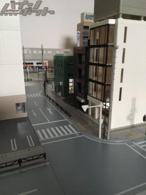 toydio_reboot04.jpg (144.7 KiB) 17582 mal betrachtet Reklame und Logos sind in Photoshop entstanden und folgen dem jeweiligen Originalgebäude