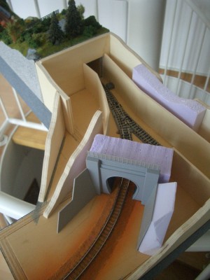 CIMG0188ff.jpg (683.64 KiB) 22284 mal betrachtet Eckmodul mit Tunnel und Abzweig