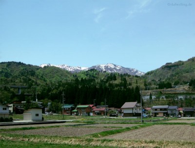 Hintergrund: Landschaft bei Shirakawa-go