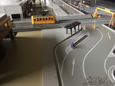 toydio_ud-construction03.jpg (180.05 KiB) 24678 mal betrachtet ...der Bahnsteig kommt dem Original schon recht nahe.