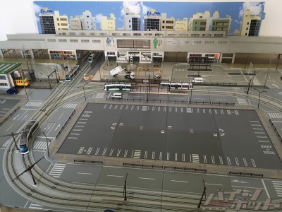 toydio_reboot01.jpg (900.63 KiB) 22363 mal betrachtet Das Diorama ist um zwei Weichen, Kreuzung und Bahndepot erweitert worden...